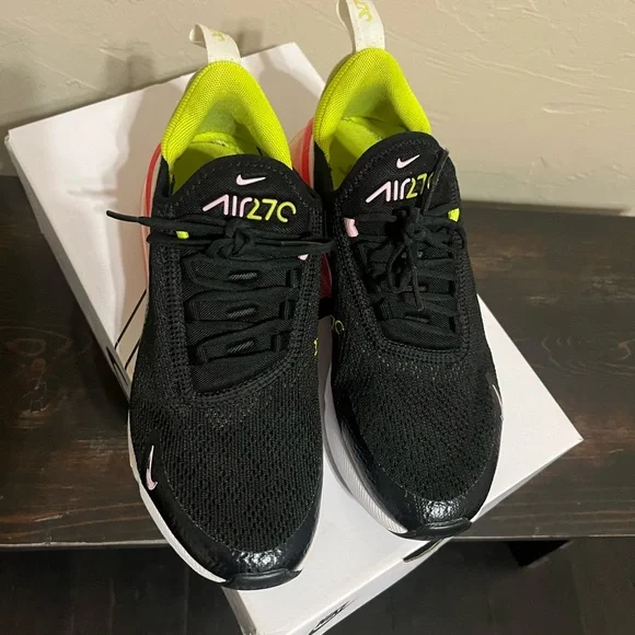 Nike Women’s Air Max 270 “Black/Cyber‑Pink Rise” AND 5 GAP ACTIVE SHIRTS!! - Picture 2 of 10